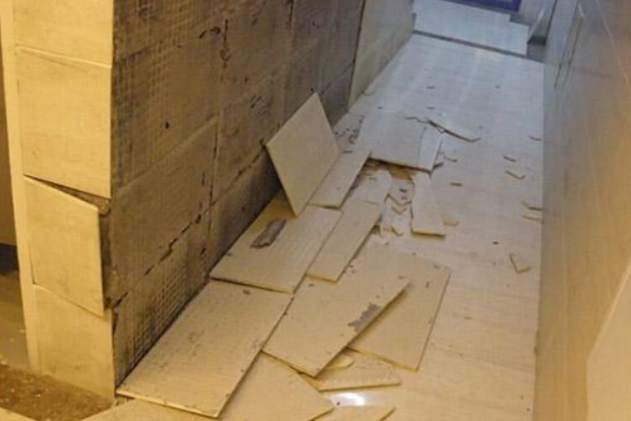 墙砖破了怎么补救呢(墙砖破了怎么补救呢图片)